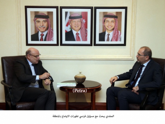 الصفدي يبحث مع مسؤول فرنسي تطورات الاوضاع بالمنطقة