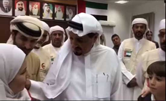 حاكم عجمان يتكفل برعاية طفلين سوريين في قصره