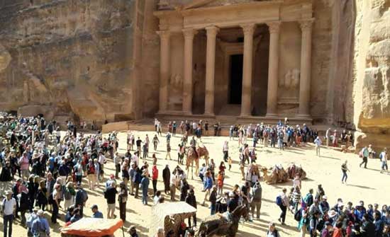 البترا تشهد حركة سياحية نشطة البترا تشهد حركة سياحية نشطة