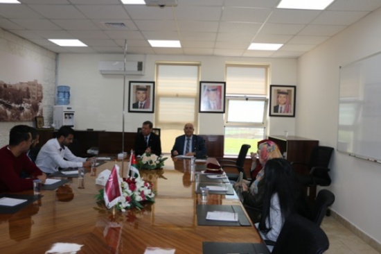 رئيس جامعة الشرق الأوسط : أوائل خريجينا لهم أولوية التعيين رئيس جامعة الشرق الأوسط : أوائل خريجينا لهم أولوية التعيين