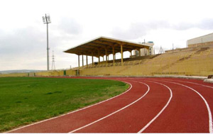 اندية كرة القدم  تعاني من عدم اجراء تدريباتها على الملاعب العشبية 