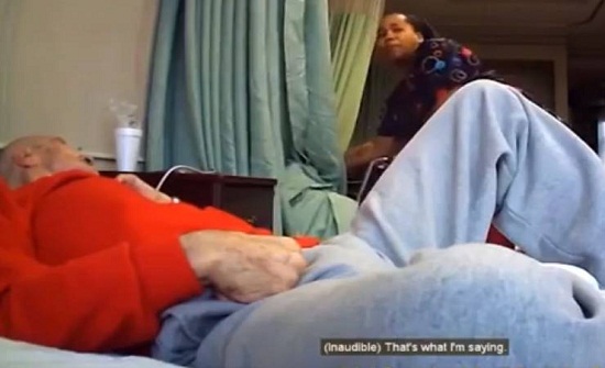 فيديو مؤلم| عجوز لبناني مريض يئن وأميركية تصفعه!