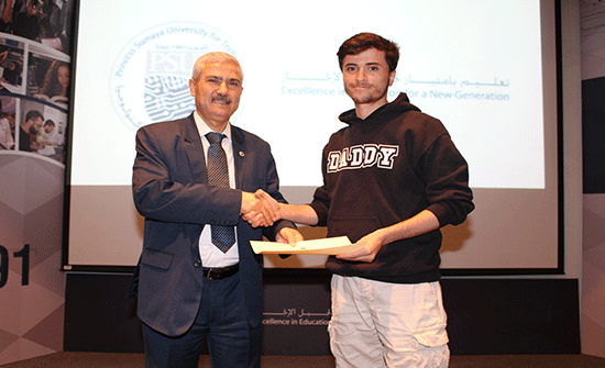 الأميرة سمية للتكنولوجيا تكرم طلبة الجامعة الذين يجمعون بين العمل والدراسة الأميرة سمية للتكنولوجيا تكرم طلبة الجامعة الذين يجمعون بين العمل والدراسة