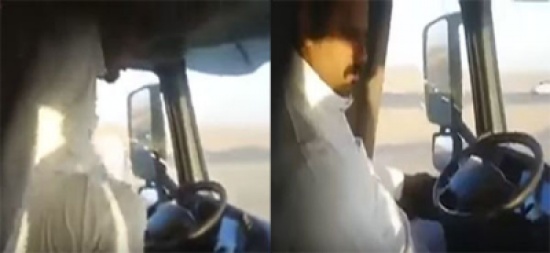 شاهد.. يقود شاحنة على طريق سريع وينتقل من مقعد السائق الى المقعد الآخر