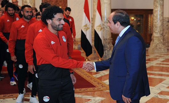 السيسي يستقبل بعثة منتخب مصر.. ماذا قال لصلاح؟ السيسي يستقبل بعثة منتخب مصر.. ماذا قال لصلاح؟