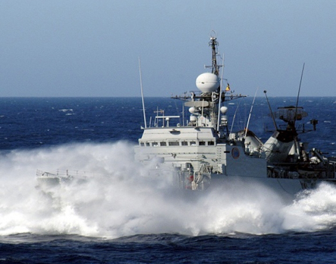 سفن مصرية تطرد سفنا إيرانية حاولت التقدم باتجاه باب المندب