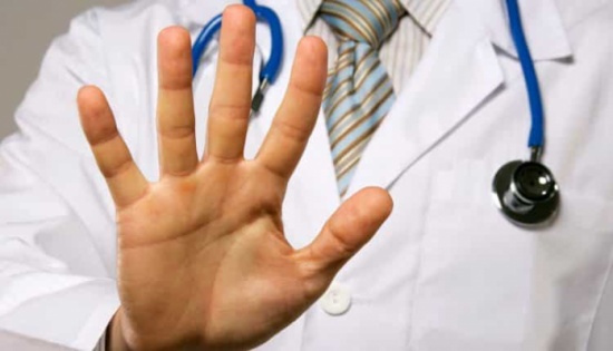 قصص مؤثرة يسردها أطباء في المملكة: أب تخلى عن ابنه المشوه .. وأم تجهش في البكاء بسبب وليدها الميت! قصص مؤثرة يسردها أطباء في المملكة: أب تخلى عن ابنه المشوه .. وأم تجهش في البكاء بسبب وليدها الميت!