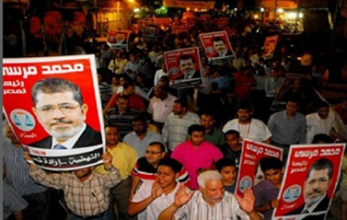 سلسلة بشرية صامتة بعمّان تضامناً مع الشعب المصري الخميس سلسلة بشرية صامتة بعمّان تضامناً مع الشعب المصري الخميس