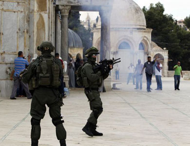 إصابات في مواجهات عنيفة واعتقالات بالقدس إصابات في مواجهات عنيفة واعتقالات بالقدس