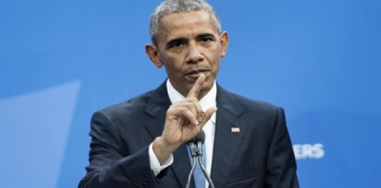 صورة: أوباما يصعد الطائرة من سلم فخم ومضيئ عند مغادرته للصين