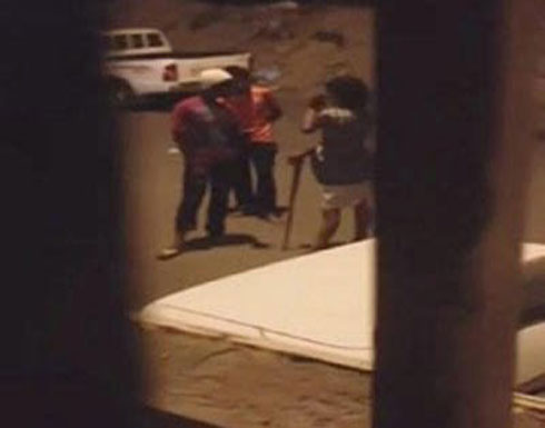 بالفيديو...السيدة وثّقت طعن ابنها بمقطع مروع بالفيديو...السيدة وثّقت طعن ابنها بمقطع مروع