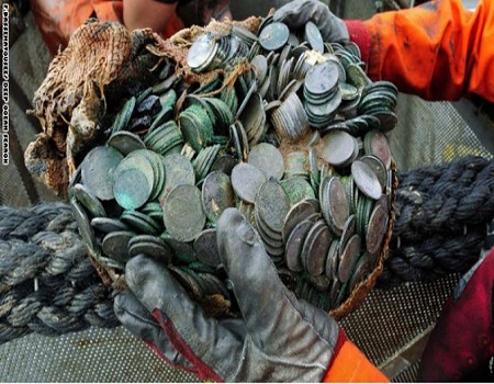 بالصور: انتشال كنز بالملايين: العملة هندية شحنها الإنجليز وأغرقها الألمان