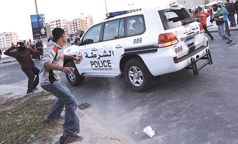 البحرين : مقتل رجل امن واصابة اخر باعمال شغب