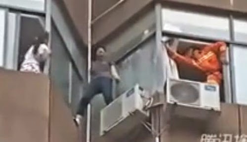 محاولة إنقاذ بطولية لفتاة حاولت الإنتحار