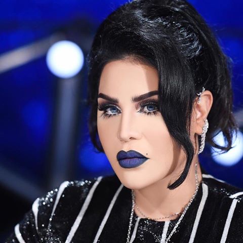 بالفيديو .. أحلام تتوسل وتقوم بحركات “صبيانية”
