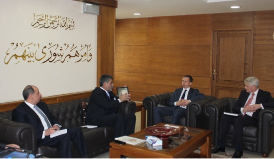 الكلالده يلتقي رئيس الحُكم المحلي البريطاني الكلالده يلتقي رئيس الحُكم المحلي البريطاني