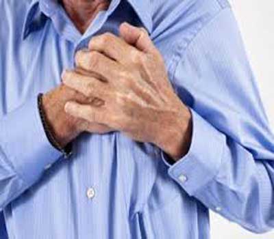 آلام الصدر تنذر بأزمة قلبية آلام الصدر تنذر بأزمة قلبية