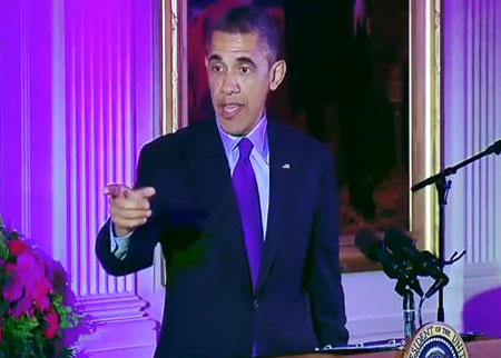 قبلة تسبب حرجًا لأوباما