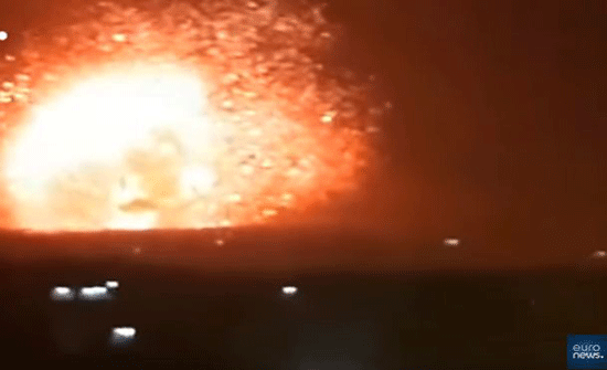 راديو إسر ائيل :  قصف القواعد الإيرانية في حلب وحماة خلف عشرات القتلى