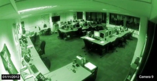 شاهد..  كرسي يتجول في مكتب عن طريق الأشباح