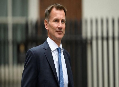 في زيارة مفاجئة.. وزير خارجية بريطانيا يصل عدن