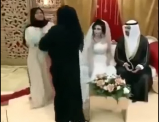 العريس انكشف والعروس عادت مع أهلها! العريس انكشف والعروس عادت مع أهلها!