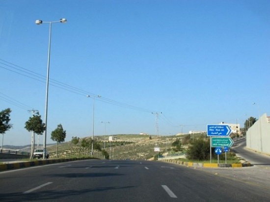 الأمانة تكثف حملاتها لإزالة الاعتداءات على شارع الاردن الأمانة تكثف حملاتها لإزالة الاعتداءات على شارع الاردن