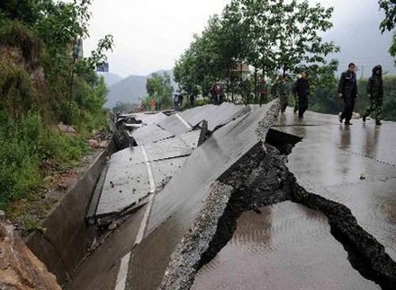 زلزال يضرب غرب كندا بقوة 9ر4 درجة بمقياس ريختر