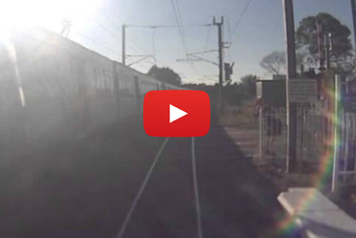 بأعجوبة .. نجاة رجل من حادث دهس قطار