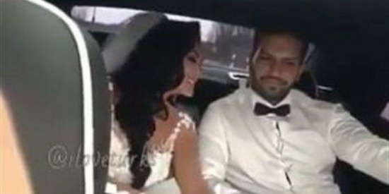 بالفيديو.. عروس تغني لعريسها داخل سيارة الزفاف بصوت رائع