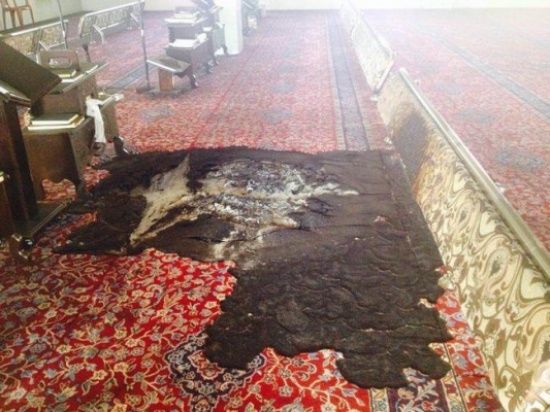 احراق قاعة صلاة للمسلمين في جزيرة كورسيكا الفرنسية