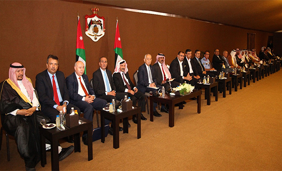 العيسوي يلتقي وجهاء وممثلي البادية الجنوبية لمتابعة مطالبهم واحتياجاتهم العيسوي يلتقي وجهاء وممثلي البادية الجنوبية لمتابعة مطالبهم واحتياجاتهم