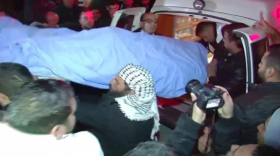 الاحتلال يسلم جثماني شهيدين بالضفة بعد طول احتجاز الاحتلال يسلم جثماني شهيدين بالضفة بعد طول احتجاز