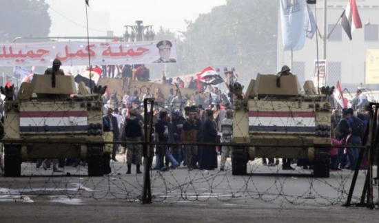 النظام المصري.. الفزاعة السورية لكبح الثورة النظام المصري.. الفزاعة السورية لكبح الثورة