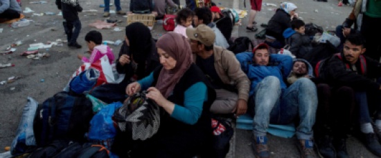 محتالون ومتطفلون يزاحمون السوريين في رحلة الهجرة إلى أوروبا محتالون ومتطفلون يزاحمون السوريين في رحلة الهجرة إلى أوروبا
