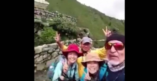 فيديو| سعودي يصعد قمة إيفرست لسبب سيدهشكم جداً!!