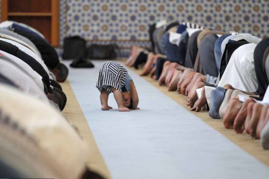 اصطحاب الاطفال الى المساجد بين الرفض والقبول