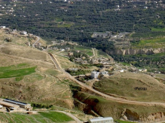 مزاعون في الطفيلة يطالبون بتنفيذ مشروع سد الوادات المائي