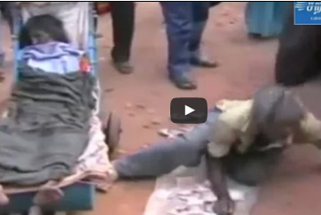 شاهد.. هندي يحمل جثمان زوجته مسافة 40 ميلا