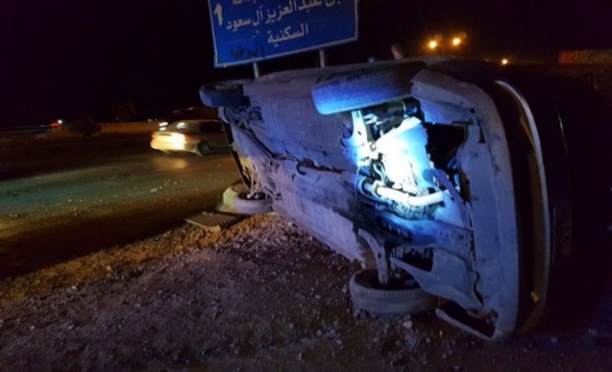 بالصور : تدهور سيارة على طريق اوتستراد الزرقاء عمان بالصور : تدهور سيارة على طريق اوتستراد الزرقاء عمان
