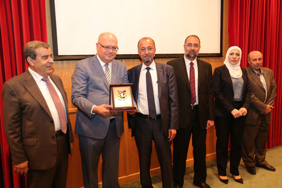 "الاشغال العامة والاسكان" تكرم المكاتب الهندسية الفائزة بجائزة أفضل عمل استشاري