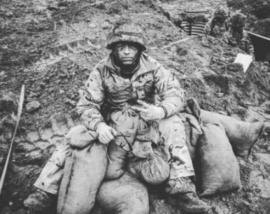 ولي العهد ينشر صورة من تدريباته العسكرية