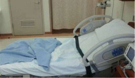 اضطر أن يولد زوجته بنفسه بعد رفض الطبيب توليدها! اضطر أن يولد زوجته بنفسه بعد رفض الطبيب توليدها!