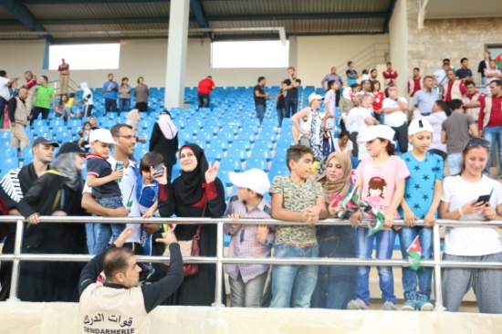 الدرك باللباس الرياضي وتشجيع الجمهور الراقي أبرز مظاهر كأس العالم الدرك باللباس الرياضي وتشجيع الجمهور الراقي أبرز مظاهر كأس العالم