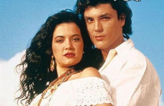 صور| بعد 24 عاما.. كيف أصبحت الغجرية الحسناء كاساندرا؟