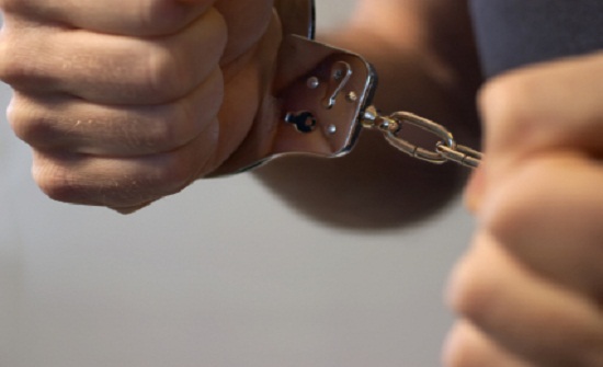 ضبط شخص يقلد منتجات طبية معقمة