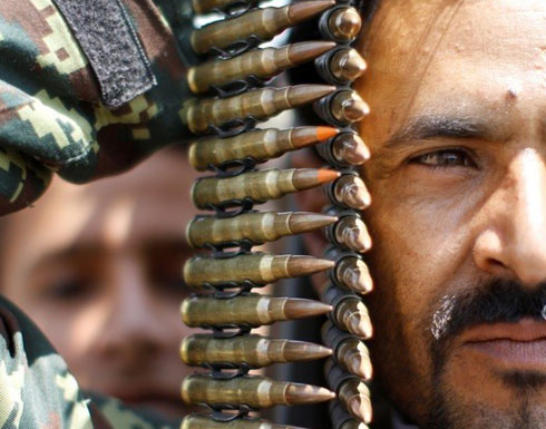 ضبط أسلحة ومتفجرات للحوثيين تنقلها شاحنات لوحاتها عُمانية ضبط أسلحة ومتفجرات للحوثيين تنقلها شاحنات لوحاتها عُمانية