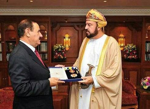 سلطان عمان يمنح السفير الاردني وساما رفيعا سلطان عمان يمنح السفير الاردني وساما رفيعا