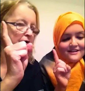 فرحانه ان امها الامريكية اسلمت