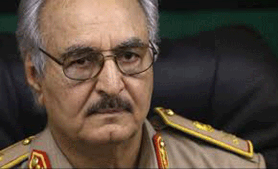 تهمتا “التعذيب والإرهاب” تلاحقان حفتر وقواته في باريس